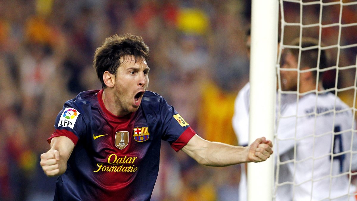 I anfallet tar Barcelonas Lionel Messi platsen till vänster. 127 miljoner kronor per år är helt okej ändå?